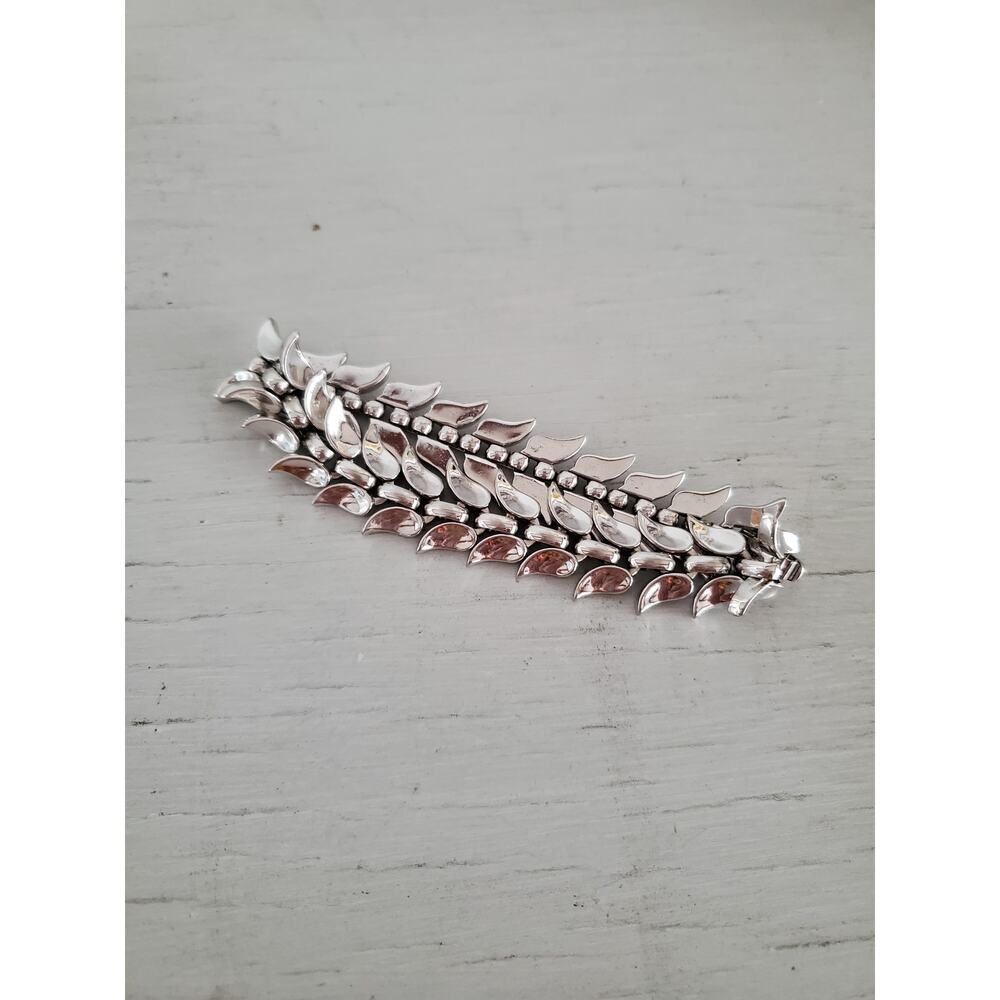 Vintage Trifari Pat Pend Silver tone Leaf Bracelet